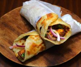 CHICKEN PARATHA ROLL